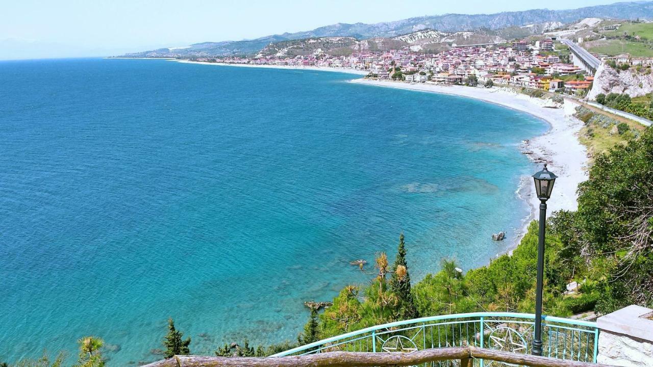 Casa Vacanze Umberto I Бова-Марина Экстерьер фото